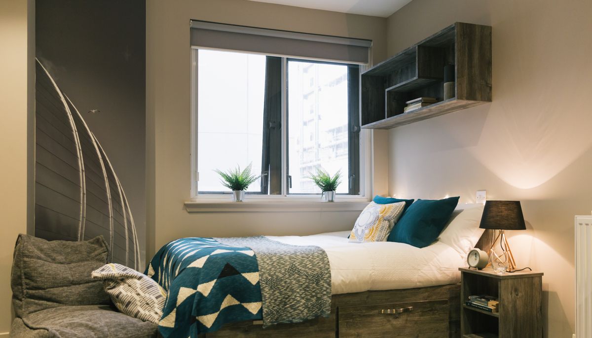 Student in Glasgow Hello Student