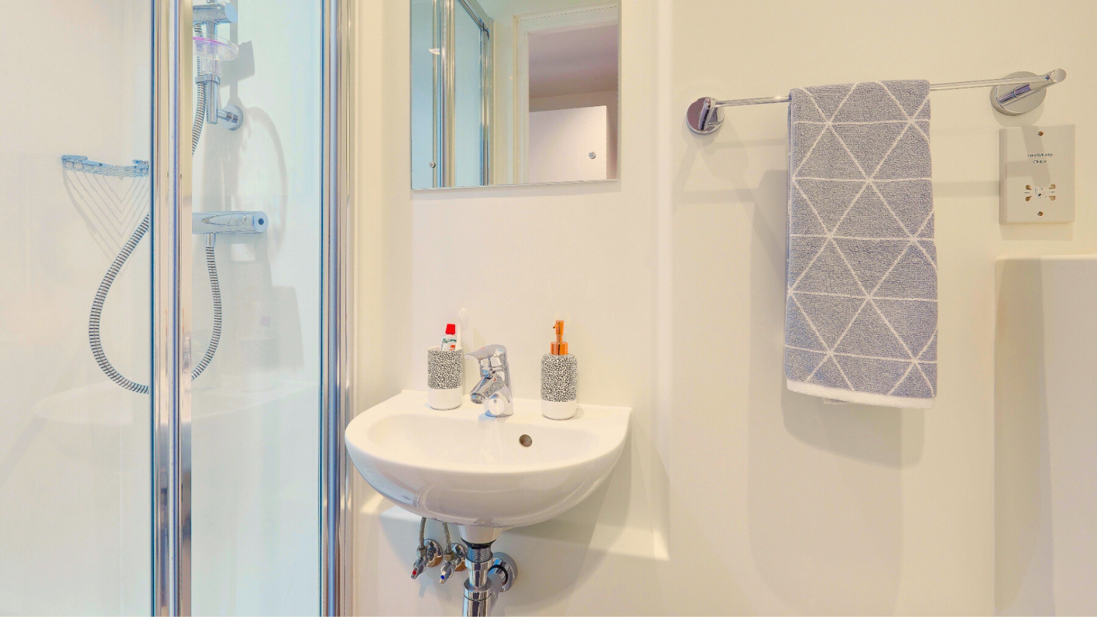 Selly-Oak-Aparmtents-Ensuite.png